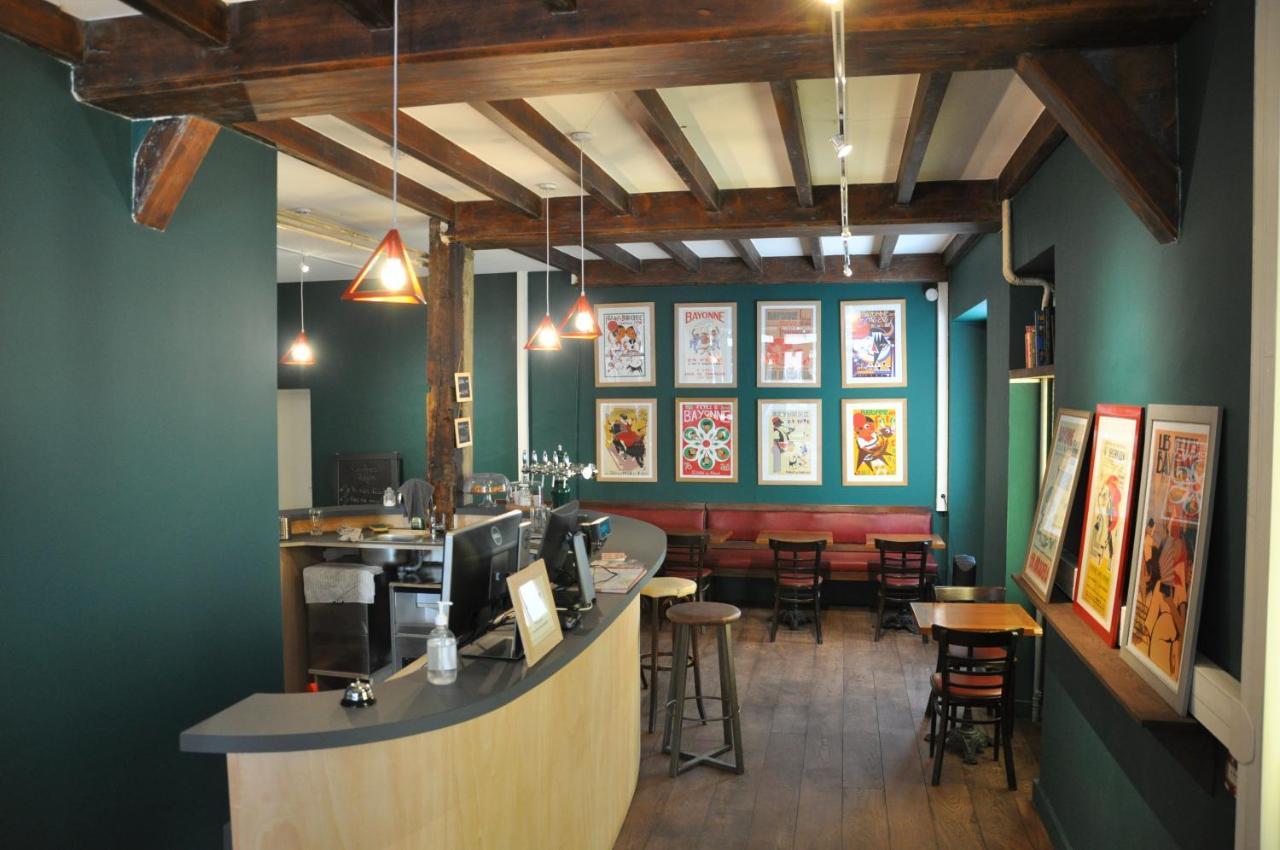 Hostal Hostel20 *